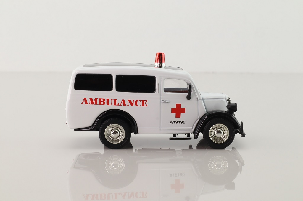 Matchbox Collectibles YYM38060; 1950 Ford E83 10CWT; United Kingdom Field Service Ambulance